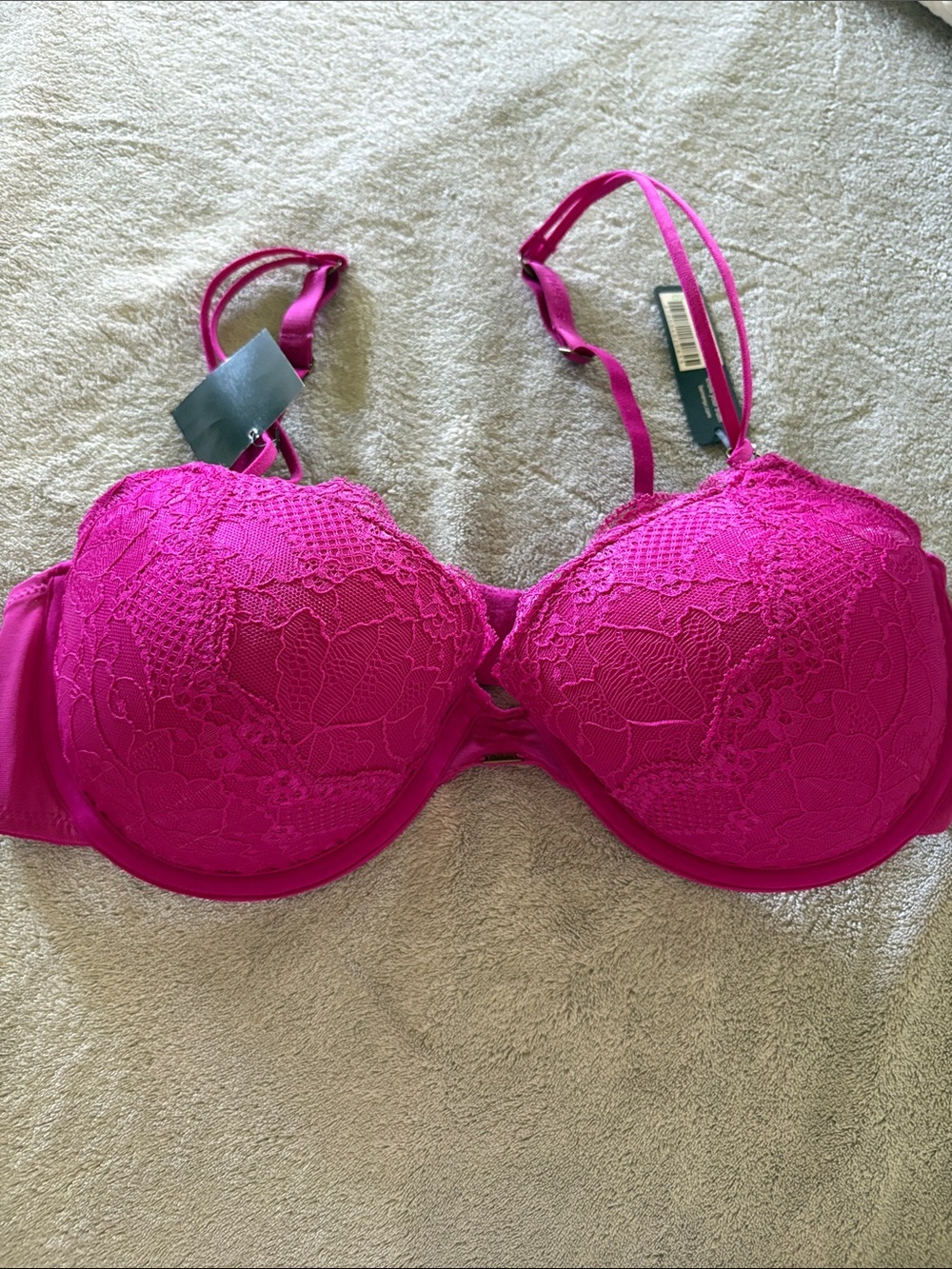 Lace Underwire Push-Up Bra in Fuchsia